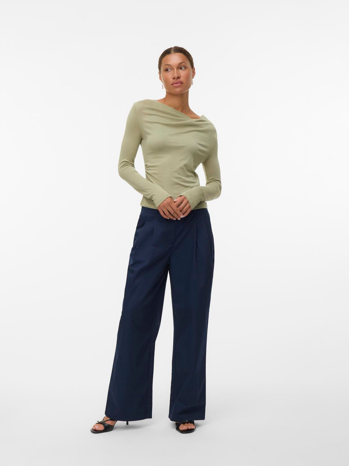 model_shot-front